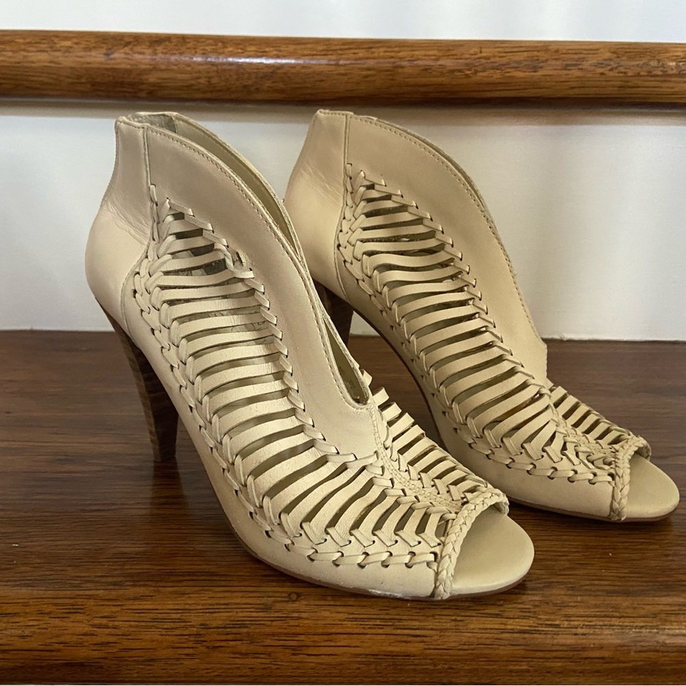 Vince Camuto - New - Cream - 6.5